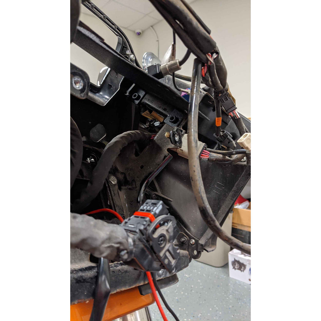 Metra BC-AMP04 Verstärker-Rack passend für Harley-Davidson® Road Glide! ab 2015."
